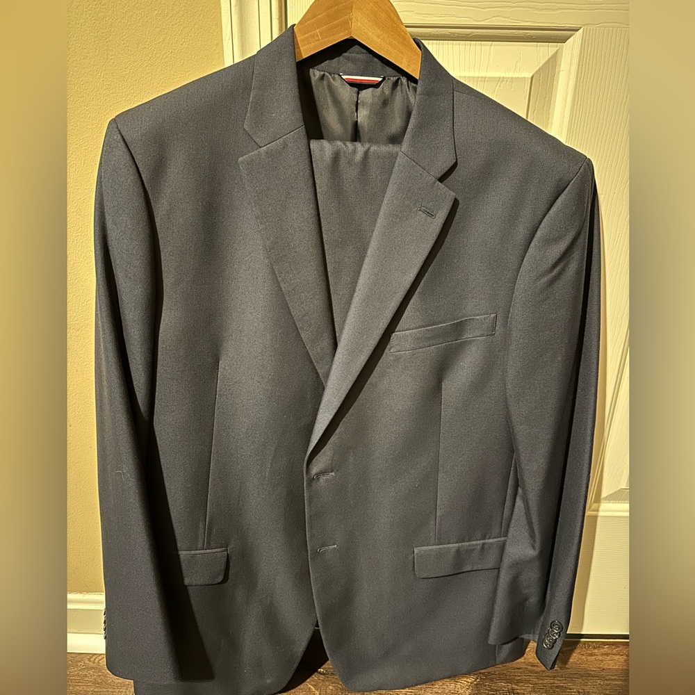 Tommy Hilfiger Navy Blue 2-piece suit set. Slim fit